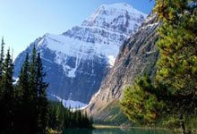 五星红旗闪耀都灵大冬会！为中国队加油人民日报客户端.